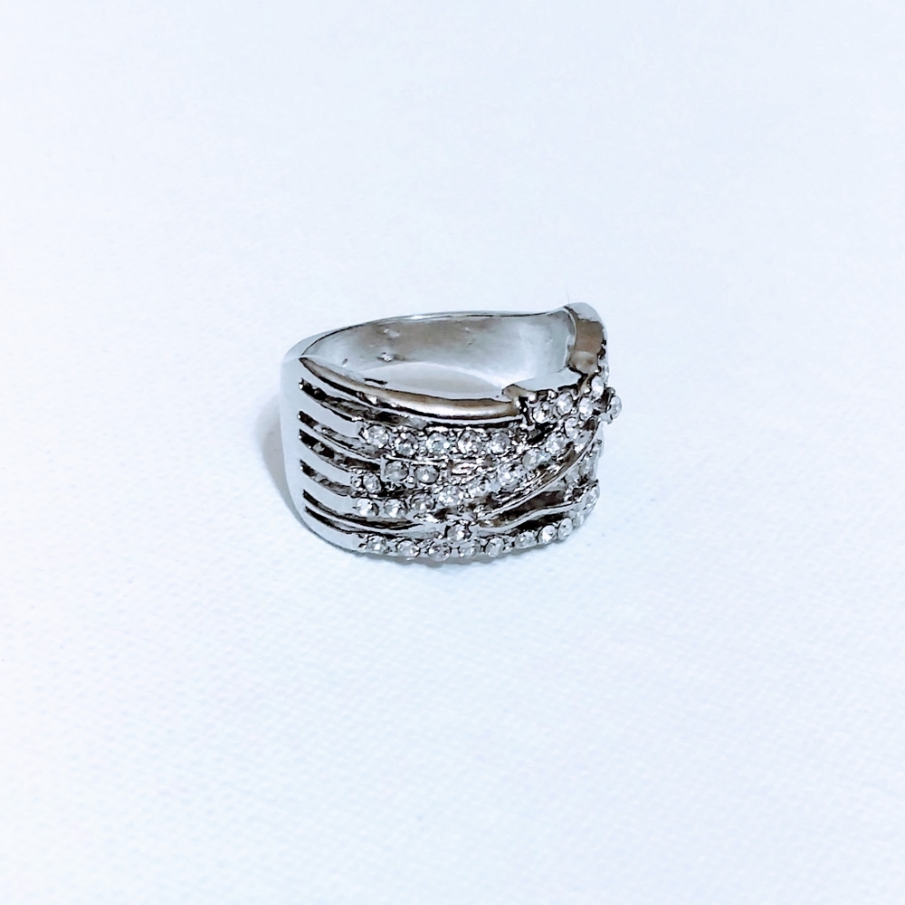 Crossover Ring - Picture 2 of 3